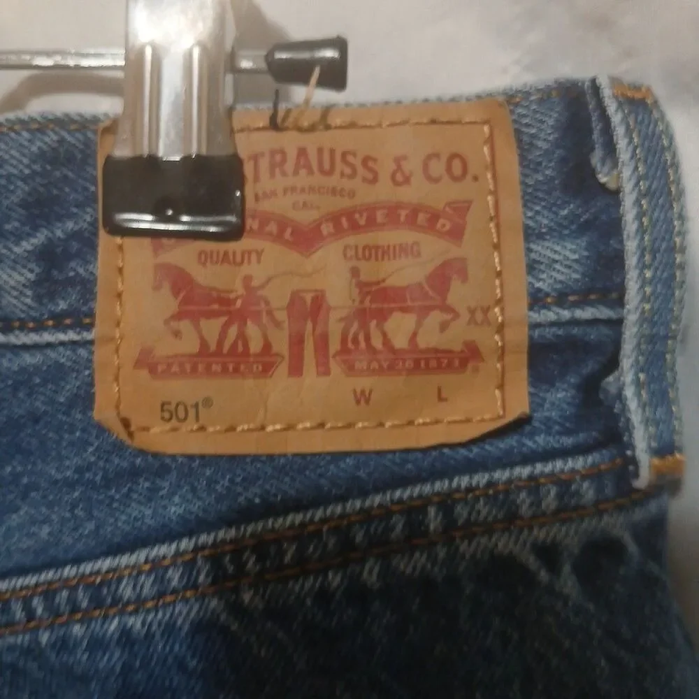 Levis waist 30